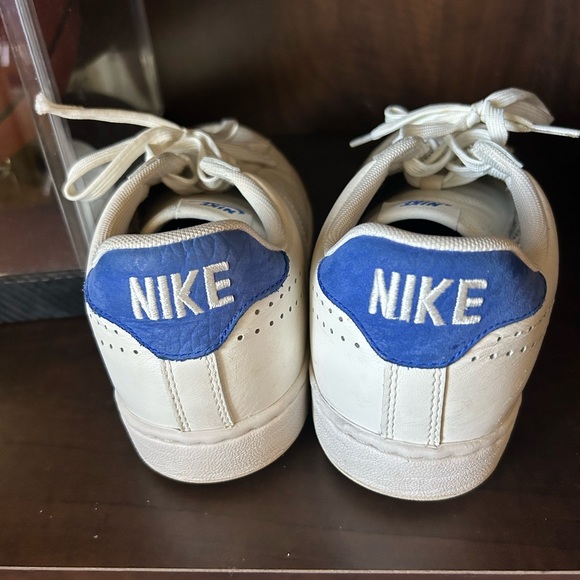 Nikes - Picture 2 of 6